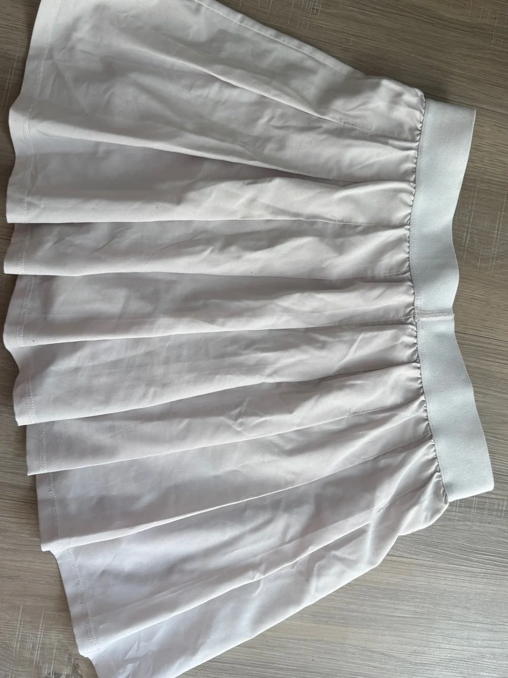 Alo Yoga white tennis skirt